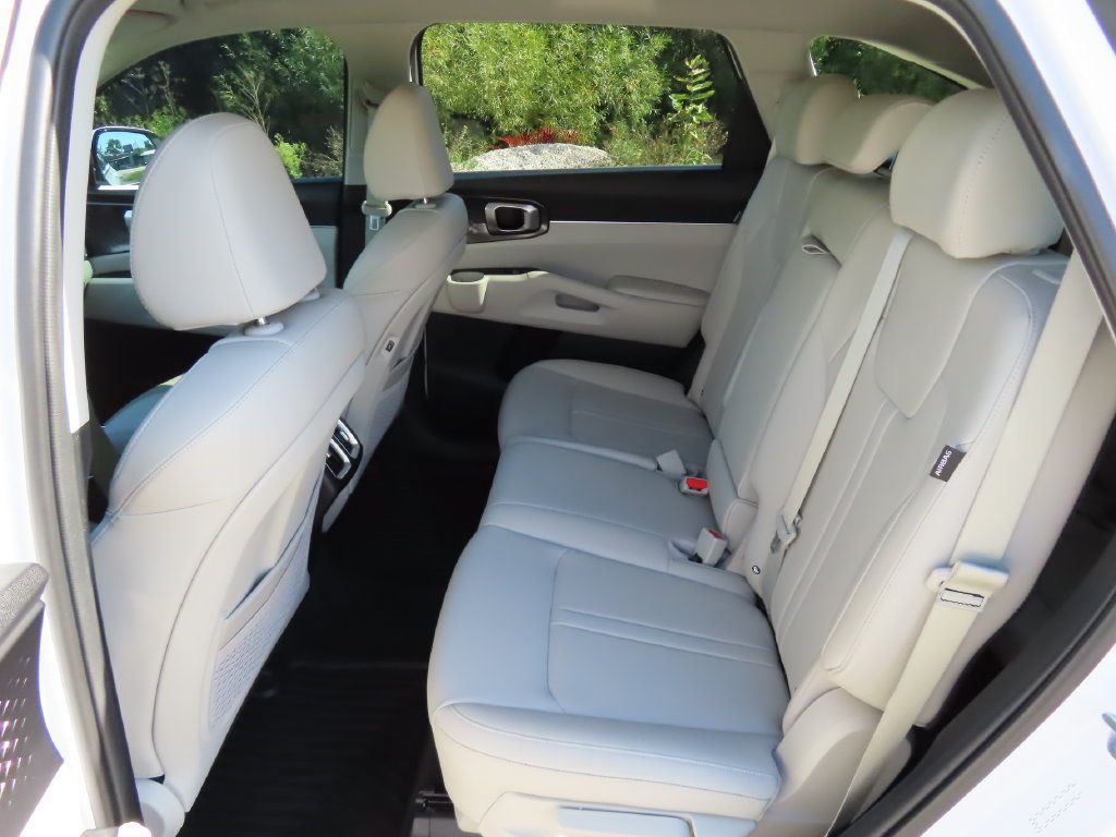 Used 2025 Kia Sorento S AWD/4WD image 28