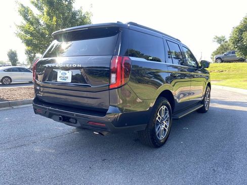 Used 2025 Ford Expedition Active AWD/4WD image 3