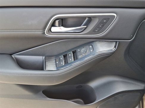 New 2025 Nissan Rogue Platinum image 8