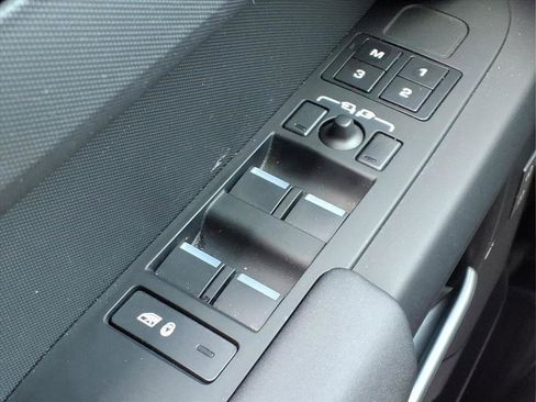 Used 2025 Land Rover Defender 110 S AWD/4WD image 21