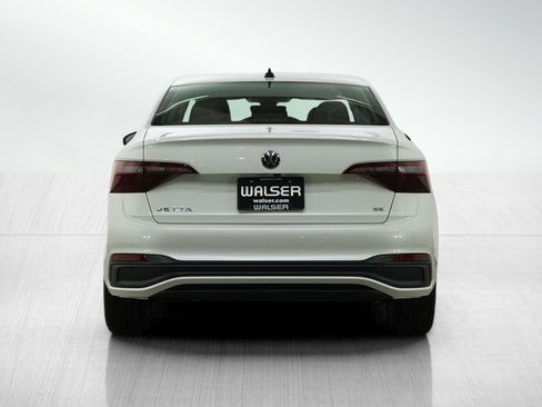Used 2023 Volkswagen Jetta SE w/ Panoramic Sunroof Package image 4