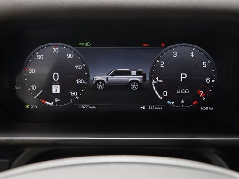 Used 2025 Land Rover Defender 110 X-Dynamic SE image 8