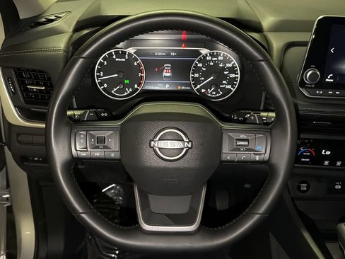 Used 2025 Nissan Rogue SV AWD/4WD image 27