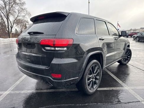 Used 2019 Jeep Grand Cherokee Altitude image 3