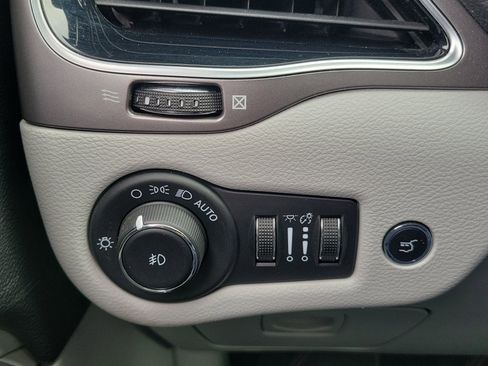 Used 2020 Jeep Cherokee Limited image 26