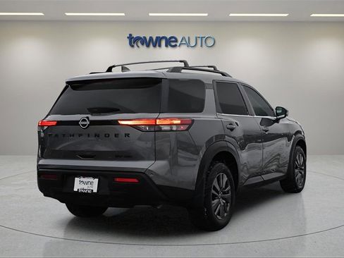 Used 2024 Nissan Pathfinder SV w/ Black Appearance Package image 5