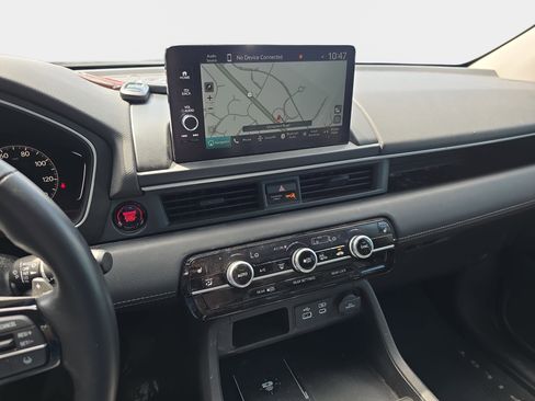 Used 2023 Honda Pilot Touring image 6