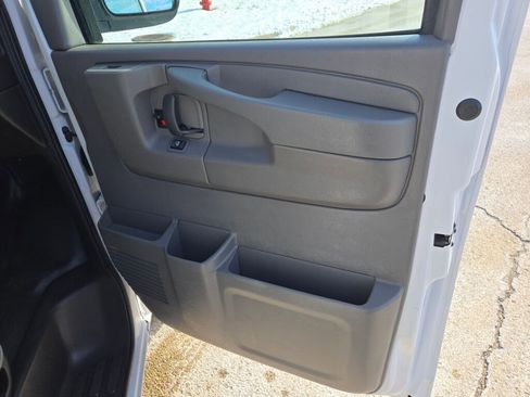 Used 2015 Chevrolet Express 2500 image 5