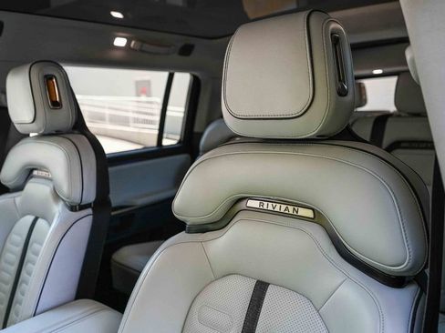 Used 2024 Rivian R1S Launch Edition Quad AWD/4WD image 25