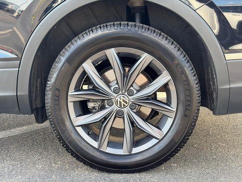 Used 2022 Volkswagen Tiguan SE AWD/4WD image 9