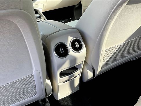 Used 2024 Mercedes-Benz GLA 250 4MATIC image 33