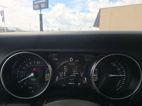 Used 2022 Jeep Wrangler Unlimited Sahara AWD/4WD image 23