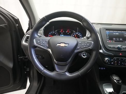 Used 2020 Chevrolet Equinox LT w/ Driver Convenience Package FWD image 4
