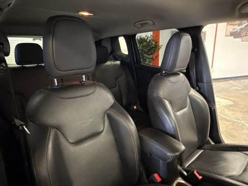 Used 2016 Jeep Renegade Limited FWD image 30