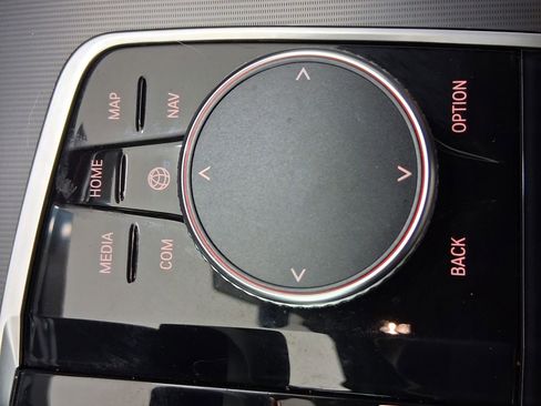 Used 2022 BMW X5 xDrive40i w/ M Sport Package image 31