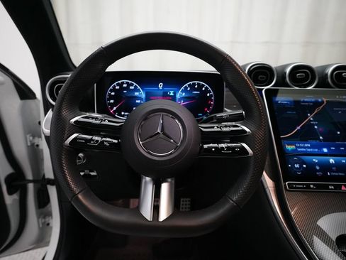 Used 2025 Mercedes-Benz GLC 300 4MATIC image 4