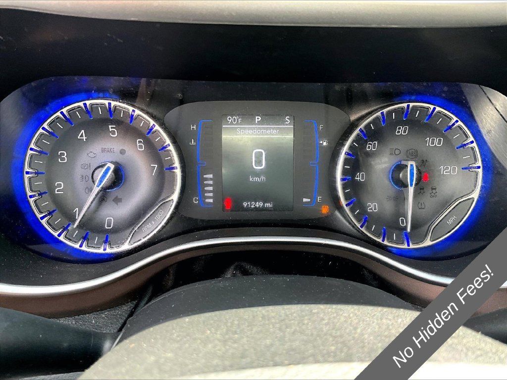 Used 2022 Chrysler Voyager LX FWD image 17