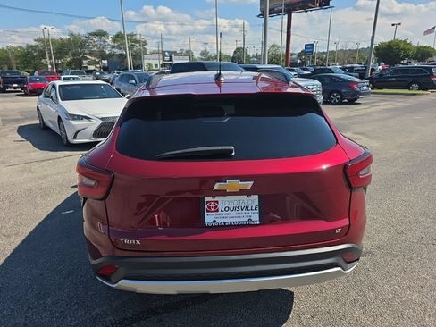 Used 2025 Chevrolet Trax LT FWD image 5