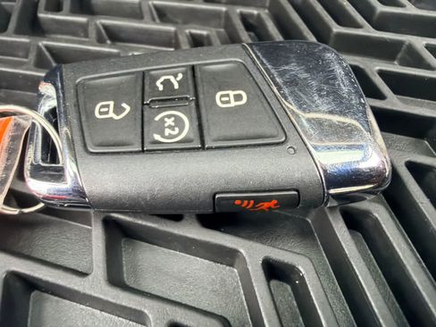 Used 2023 Volkswagen Atlas SEL AWD/4WD image 21