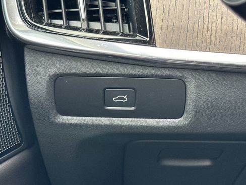 Used 2025 Volvo S90 B6 Plus w/ Protection Package Premier AWD/4WD image 31