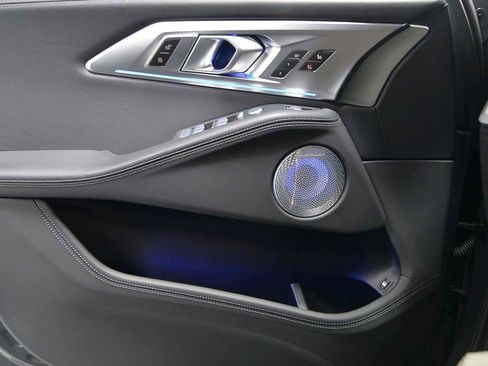 Used 2025 BMW XM image 6