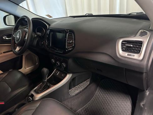 Used 2018 Jeep Compass Sport w/ Cold Weather Group FWD image 22