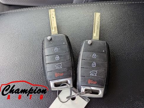 Used 2020 Kia Sorento LX FWD image 31