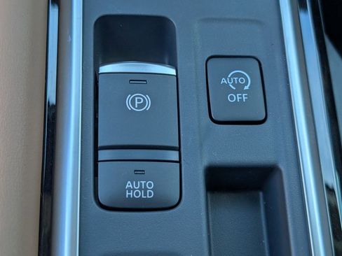 New 2026 Nissan Pathfinder Platinum FWD image 16