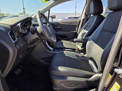 Certified 2022 Chevrolet Trax LT w/ LT Convenience Package image 13