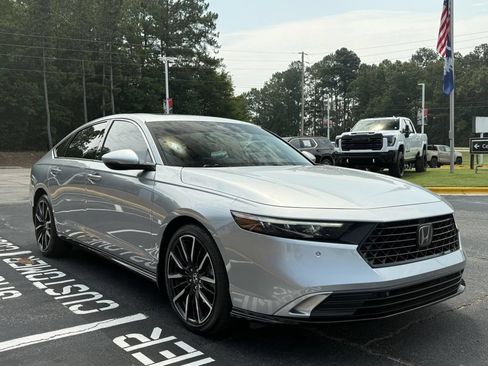 Used 2025 Honda Accord Touring image 2