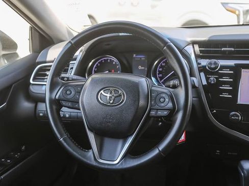 Used 2018 Toyota Camry SE w/ Moonroof Package FWD image 17