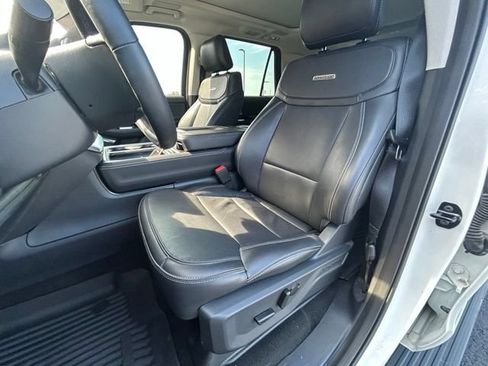 Used 2025 Ford Expedition Max Platinum w/ Driver's Package AWD/4WD image 31