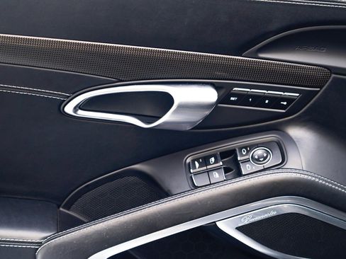 Used 2015 Porsche 911 Turbo S image 24