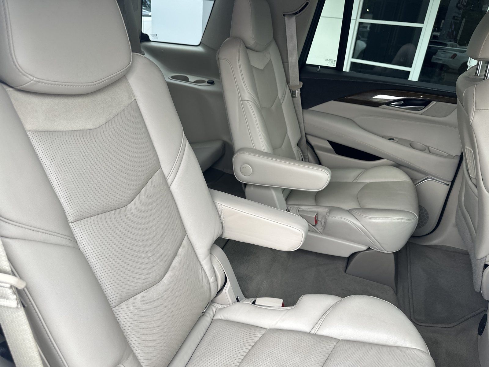 Used 2020 Cadillac Escalade Luxury AWD/4WD image 27