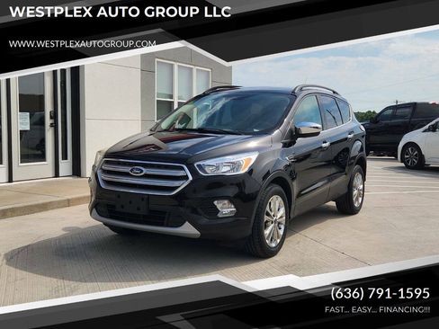 Used 2018 Ford Escape SE w/ SE Sync 3 Package AWD/4WD image 1