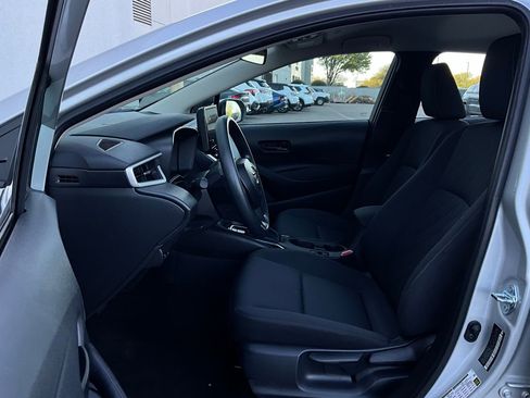Used 2025 Toyota Corolla LE image 10