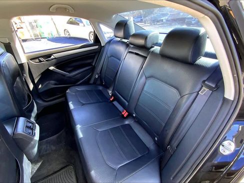 Used 2015 Volkswagen Passat 1.8T SE image 19