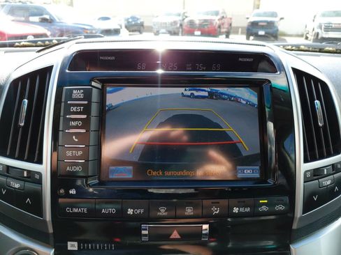 Used 2013 Toyota Land Cruiser AWD/4WD image 39