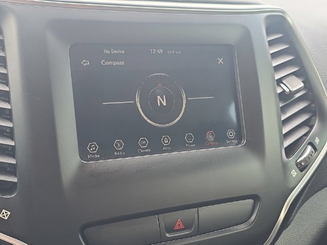 Used 2019 Jeep Cherokee Latitude w/ Popular Appearance Group AWD/4WD image 18