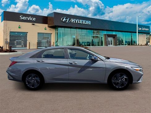 New 2026 Hyundai Elantra Sport image 9