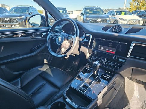 Used 2024 Porsche Macan image 10