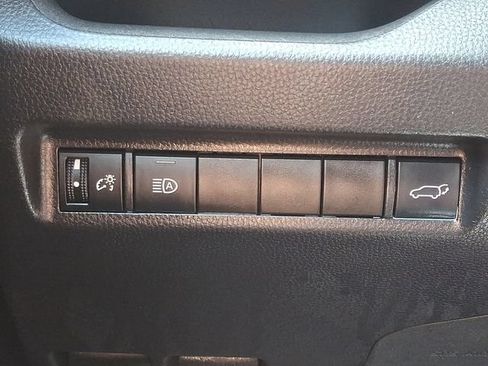 Used 2021 Toyota RAV4 XLE w/ Convenience Package AWD/4WD image 24