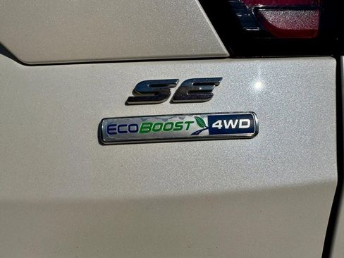Used 2017 Ford Escape SE w/ Equipment Group 201A AWD/4WD image 32