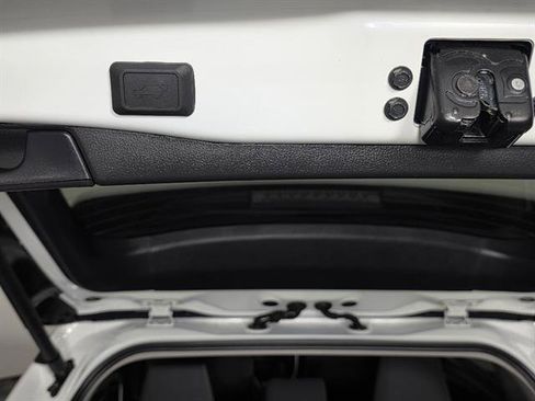 Used 2025 Toyota RAV4 XLE w/ Convenience Package image 21