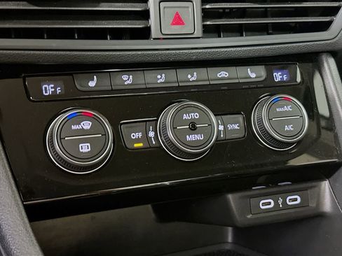 Used 2024 Volkswagen Jetta SE FWD image 17