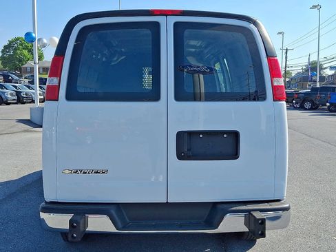 Used 2024 Chevrolet Express 2500 w/ Driver Convenience Package RWD image 5