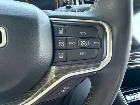 Used 2022 Jeep Wagoneer Series III w/ Premium Group I AWD/4WD image 33
