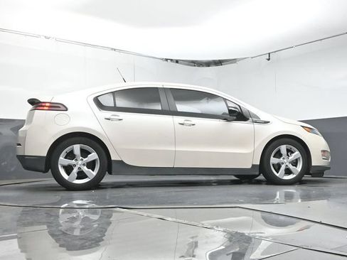 Used 2014 Chevrolet Volt Premium w/ Premium Trim Package FWD image 36