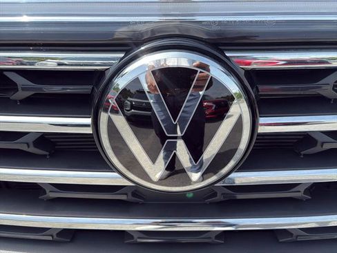 Certified 2025 Volkswagen Atlas SE FWD image 11