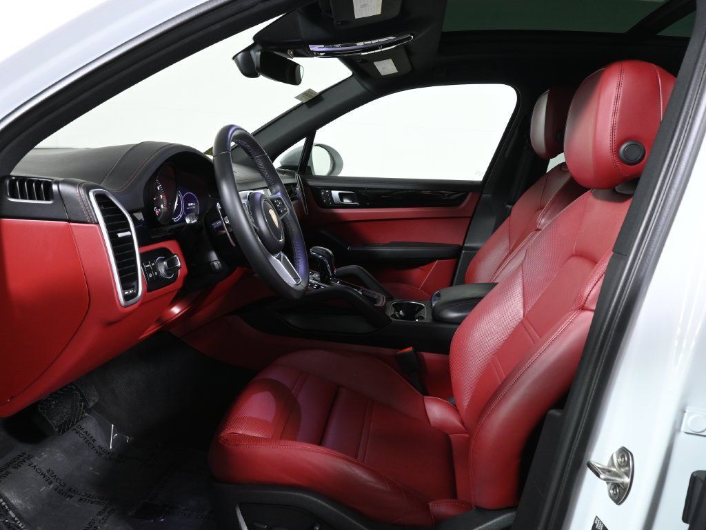 Used 2023 Porsche Cayenne AWD/4WD image 5
